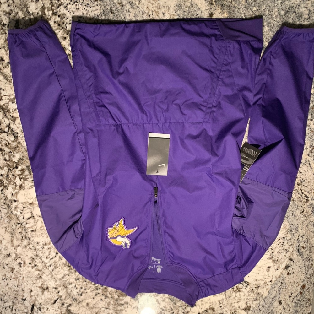 Brand new on field quarter zip Vikings warmup.